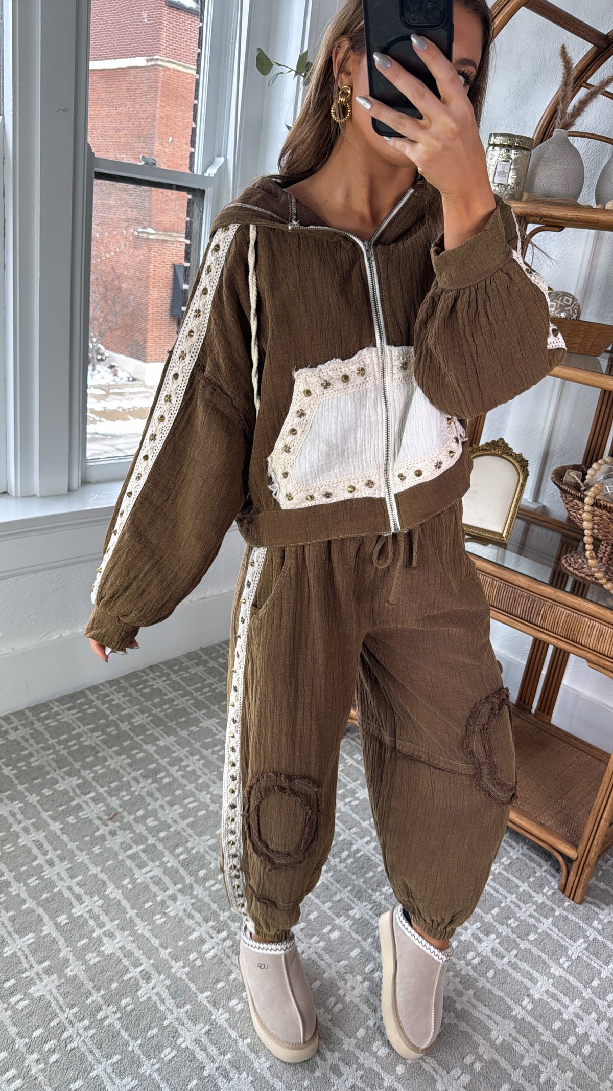 POL: Studded Jogger, Chocolate