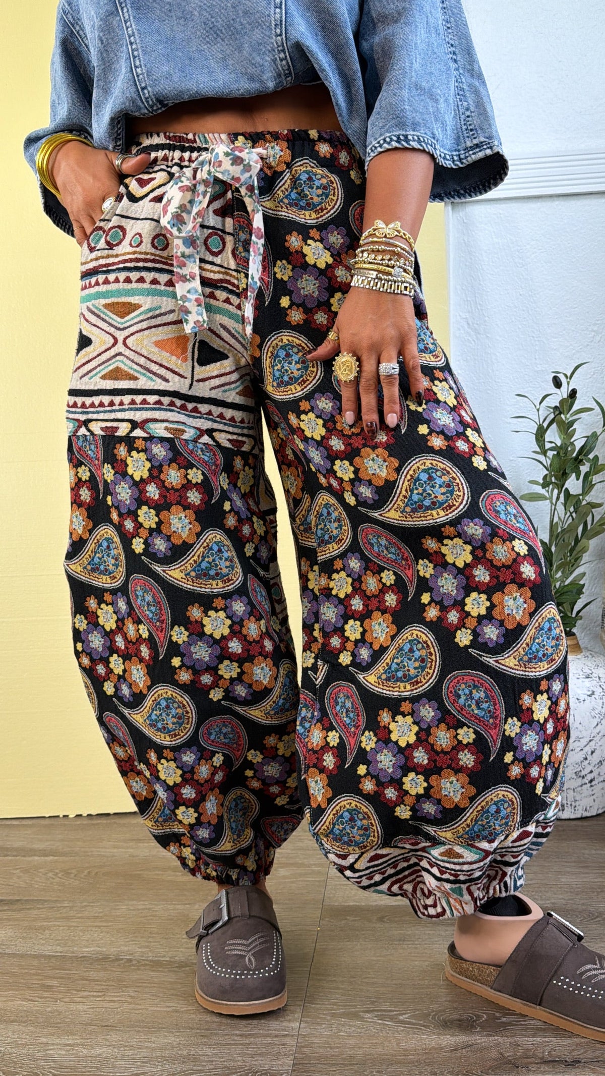 Paisley Fields Jogger, Black Multi