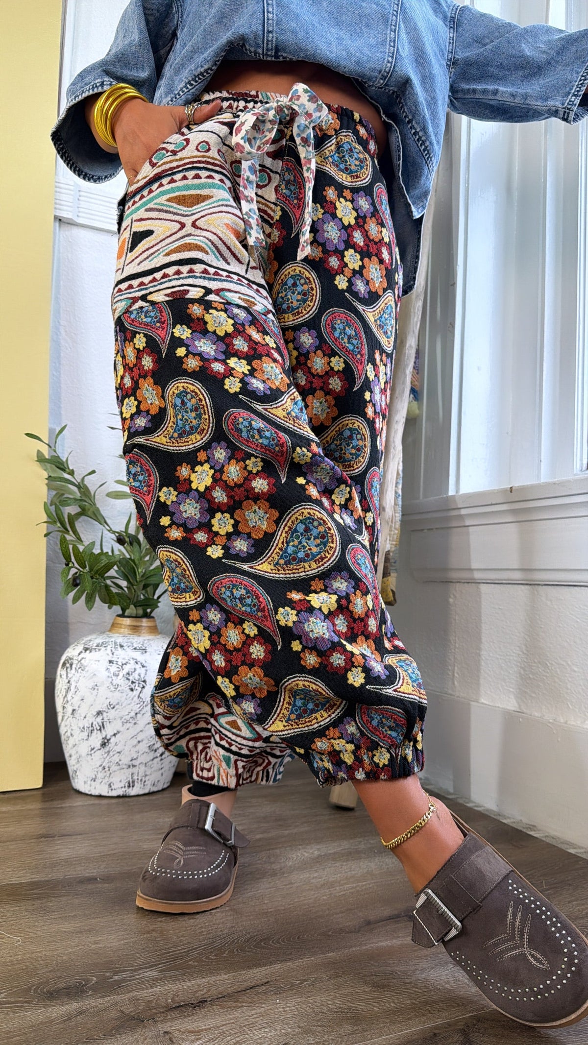 Paisley Fields Jogger, Black Multi