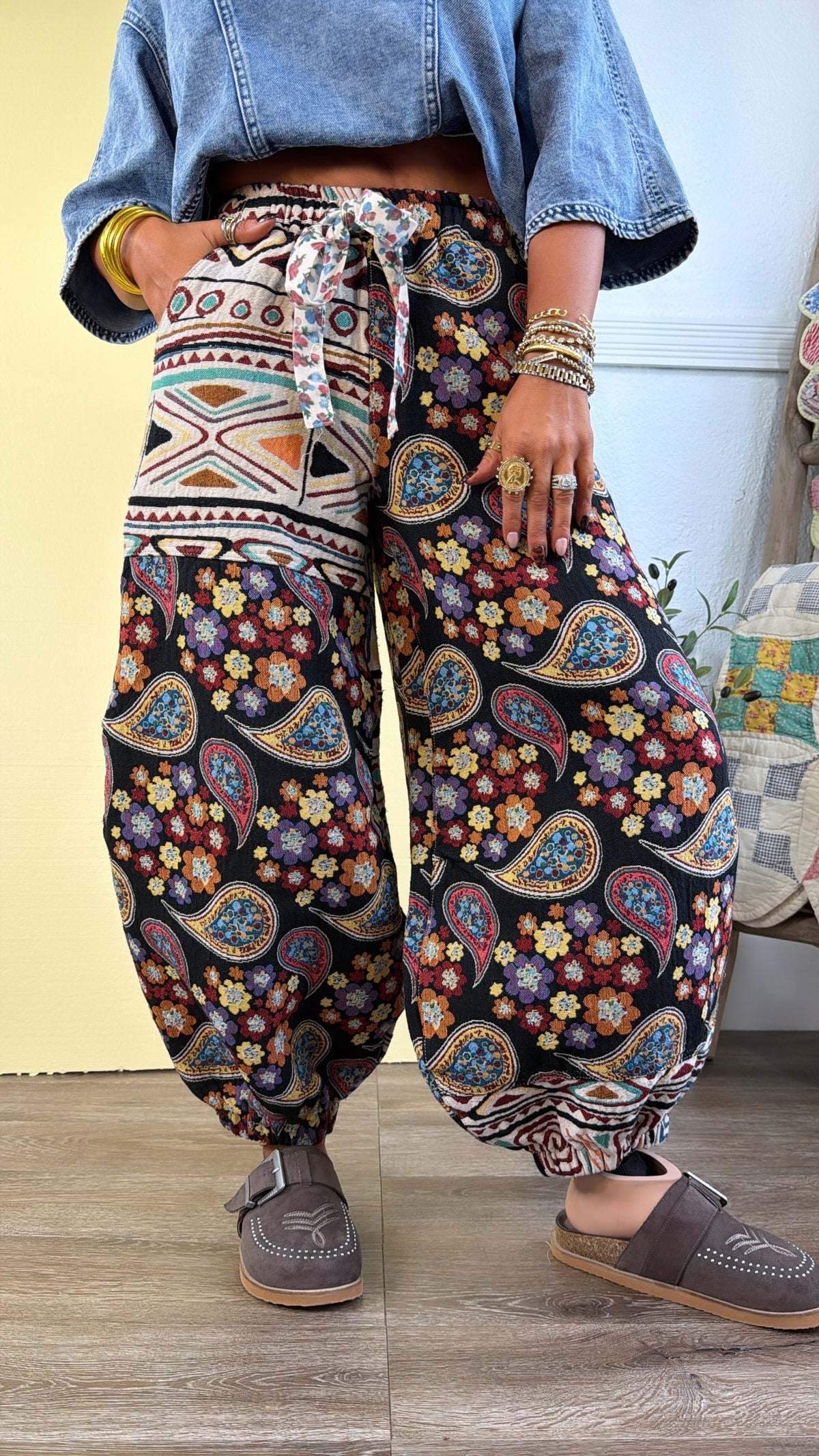 Paisley Fields Jogger, Black Multi