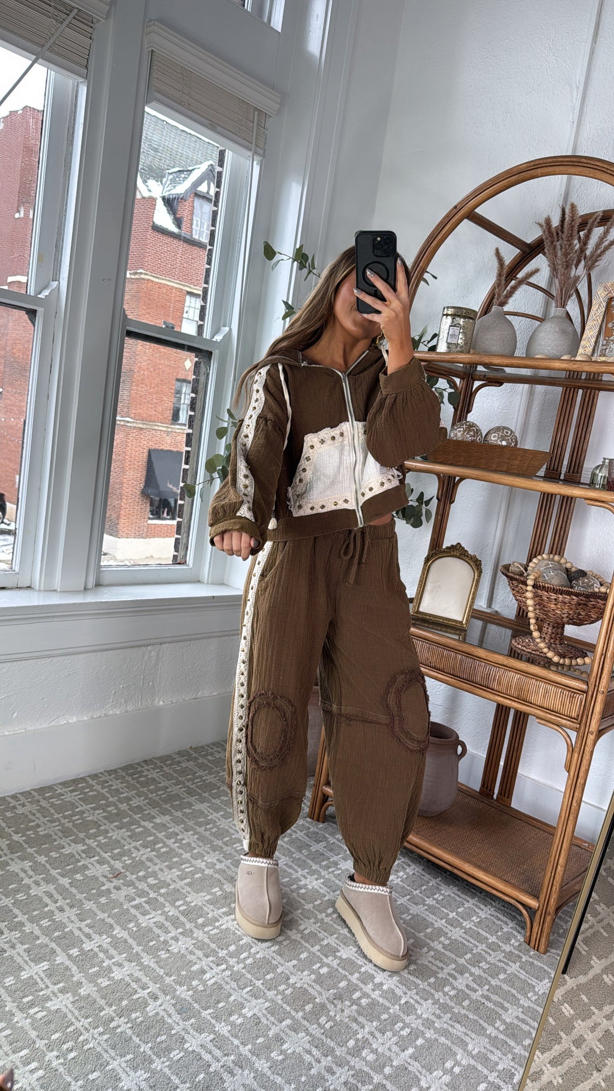 POL: Studded Jogger, Chocolate