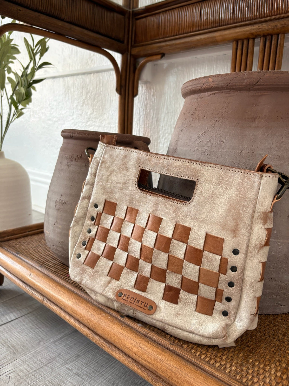 Bedstu Keiki, Nectar Lux Tan Rustic