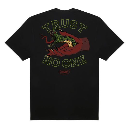 CAMISETA TRUST NO ONE - Four Street
