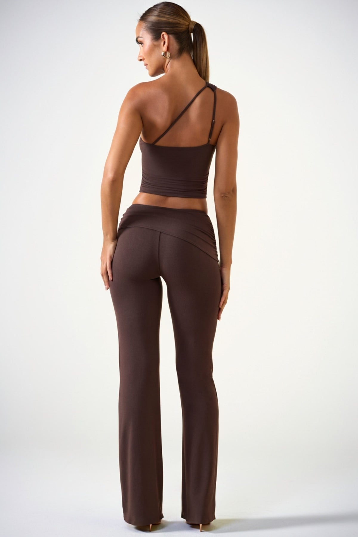 Mid-Rise Straight-Leg Trousers in Chocolate Brown